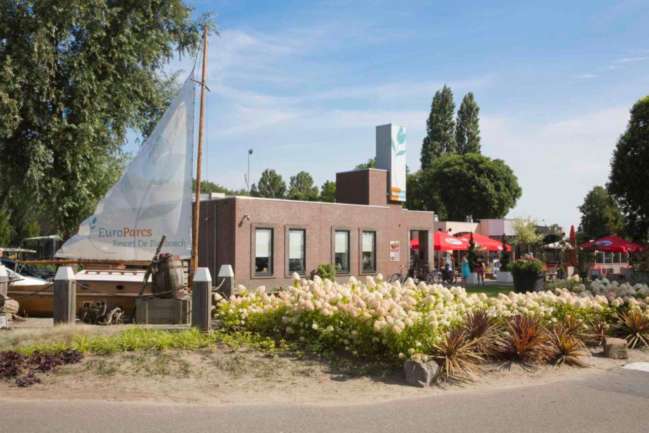 Europarcs De Biesbosch Hotell Willemsdorp Exteriör bild
