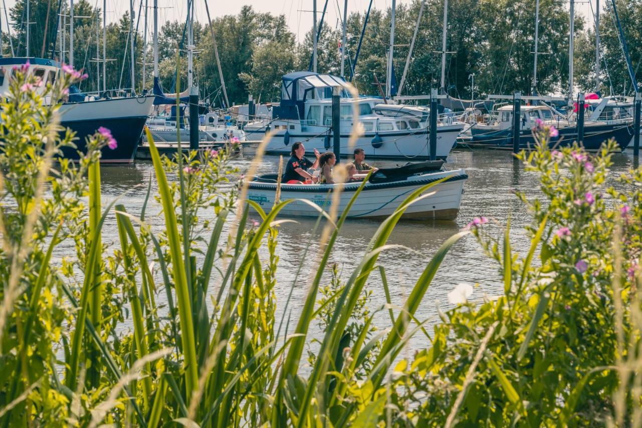 Europarcs De Biesbosch Hotell Willemsdorp Exteriör bild