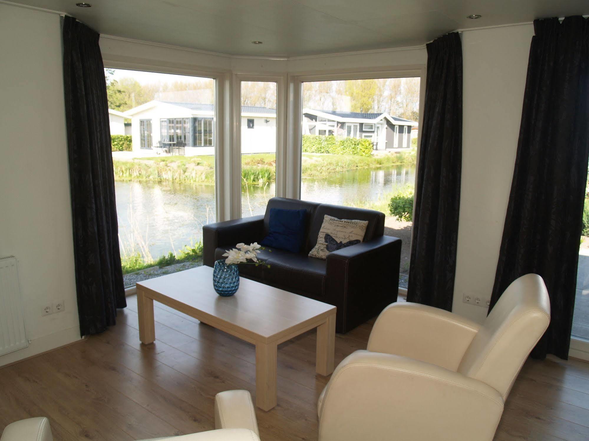 Europarcs De Biesbosch Hotell Willemsdorp Exteriör bild