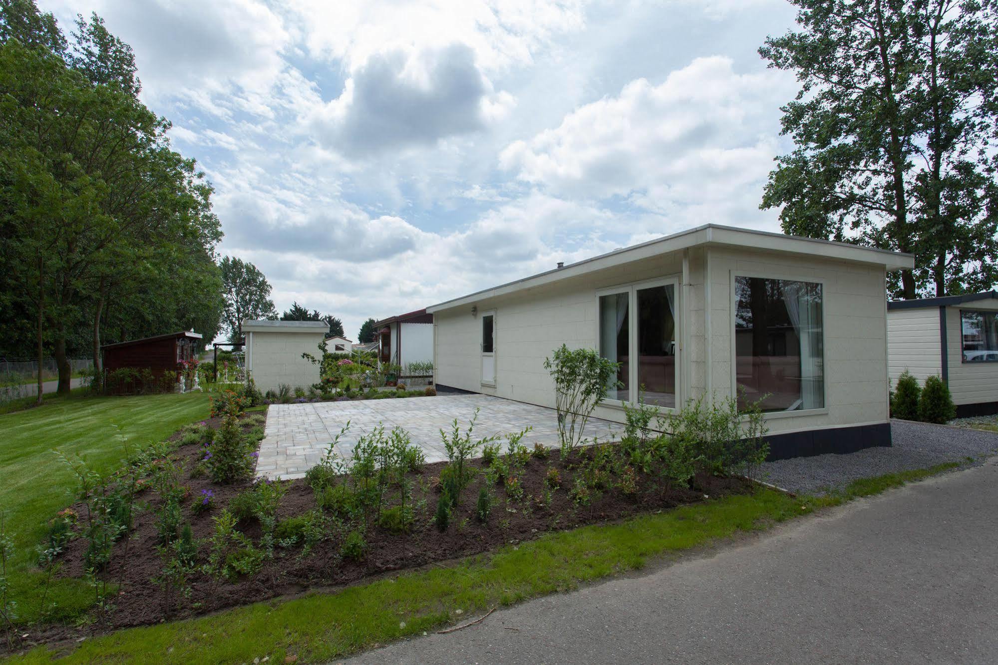 Europarcs De Biesbosch Hotell Willemsdorp Exteriör bild